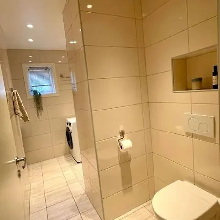 Flott 4-roms Til Leie *